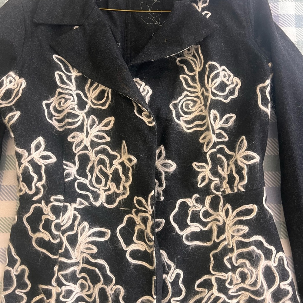 Jill McGowen Black Floral Embroidered Jacket - Picture 2 of 5